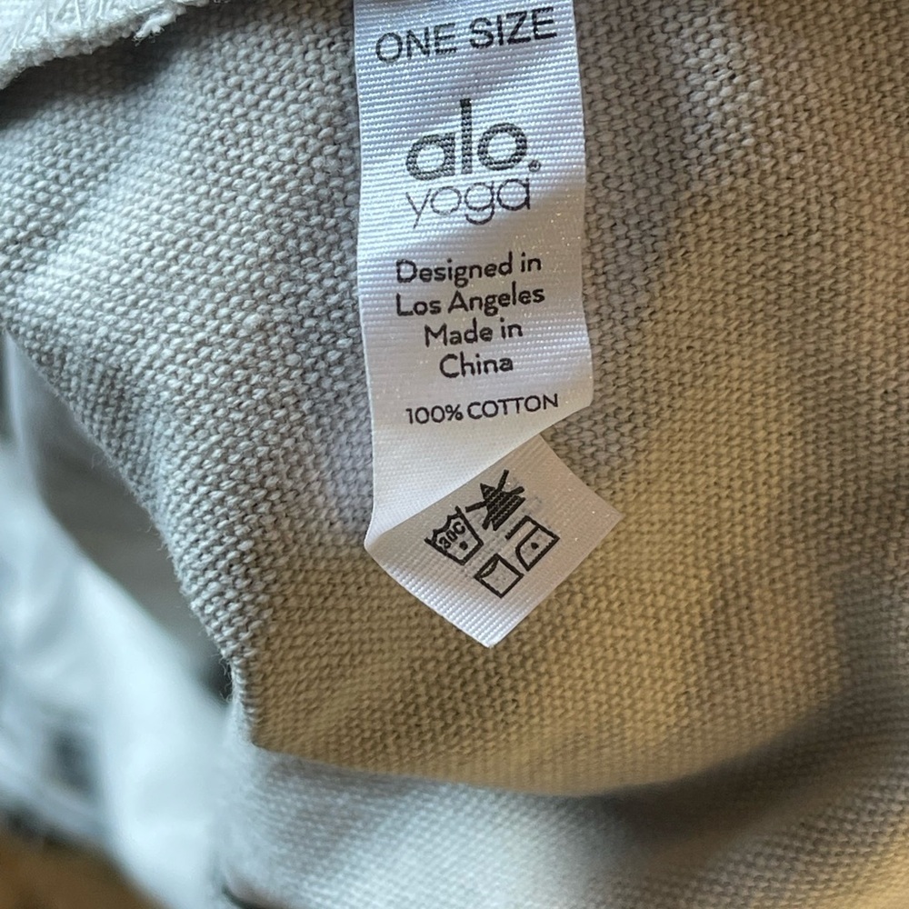 ALO Yoga Black and White Tie-Dye Tote Bag - Picture 6 of 9